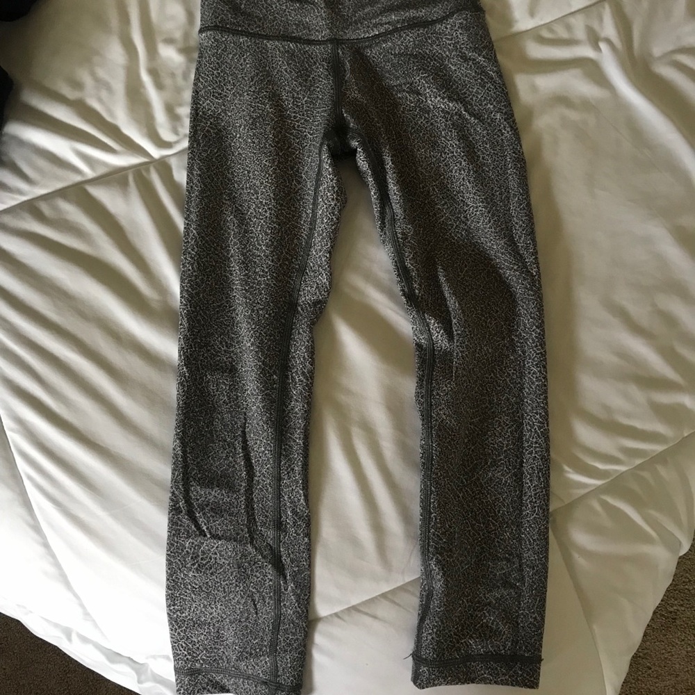 ❌SOLD❌Lululemon pants slightly worn - Picture 3 of 8